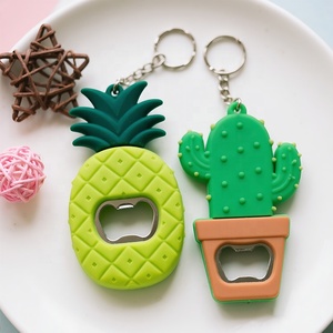Porte-clés décapsuleur personnalisé avec logo d'usine, cadeau promotionnel, décapsuleur magnétique en PVC souple et caoutchouc de silicone - Product Image 1