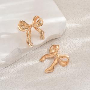 ต่างหูหมุดโลหะลายผีเสื้อสุดอินเทรนด์ของผู้หญิงสุดหรูเครื่องประดับสำหรับการเดินทางในชีวิตประจำวันเครื่องประดับแฟชั่นที่เรียบง่ายขายส่ง - Product Image 3