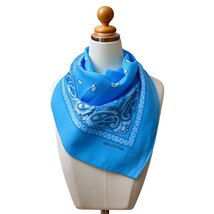 Pañuelo Cuadrado de Algodón Azul Cielo con Diseño Paisley Angelina, 54x54cm, para Cabeza o Cuello - Product Image 1