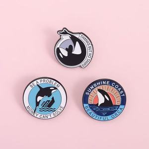 Épingle mignonne en alliage de zinc, motif baleine et salamandre, avec technique de moulage des branchies et placage nickel noir - Souvenir de remise de diplôme - Product Image 2