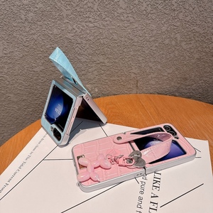 เคสหนังจระเข้สายรัดจับสุดหรูสำหรับ <span class=keywords><strong>Samsung</strong></span> Galaxy Z <span class=keywords><strong>flip</strong></span> 7 6 4 5 <span class=keywords><strong>3</strong></span>-เสน่ห์ของลูกสุนัขสำหรับมือถือ - Product Image 5