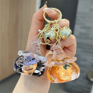 Llavero de acrílico con arena líquida de calabaza de Halloween, figura flotante de sombrero de <span class=keywords><strong>bruja</strong></span> y campana, colgante para bolso, regalo para fiestas y festividades - Product Image 5