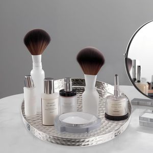 Plateau décoratif en aluminium antirouille avec finition élégante pour l'affichage décoratif servant des collations boissons pièce d'accent pour n'importe quelle pièce - Product Image 6