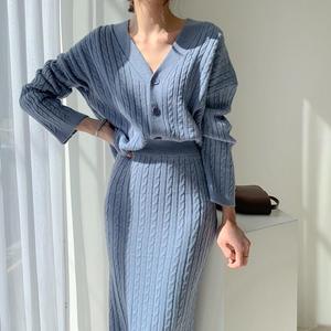 <span class=keywords><strong>Robe</strong></span> <span class=keywords><strong>pull</strong></span> élégante en maille Jupe transparente boutonnée à manches longues Ensemble deux pièces - Product Image 1