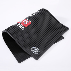 Alfombrilla Antideslizante de PVC para Barbería Tooheys Brothers, Diseño de Cabeza de Ciervo, Negra, para Almacenamiento de Herramientas de Peluquería - Product Image 3