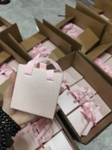 Cajas de Joyería con Relieve al por Mayor, Paquete de 12 Cajas de Cartón Rígido Recubiertas de Esponja, Caja de Regalo Deslizable - Product Image 6