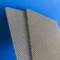 Plaque en polycarbonate alvéolaire sur mesure pour table de travail laser UV