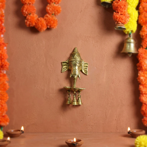Lámpara de aceite decorativa tradicional hindú hecha a mano con campanas, de latón, con diseño de Ganesha, para mesa, hogar u oficina. - Product Image 1