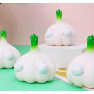 Jouet Squishy Créatif Ail avec Yeux qui S'Éventent, Légume Réaliste, Anti-Stress, Jouet Sensoriel Fidget pour Enfants, Cadeau Amusant - Product Image 3
