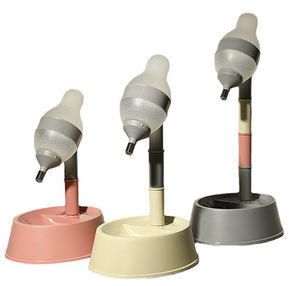 Alimentador automático <span class=keywords><strong>de</strong></span> agua <span class=keywords><strong>para</strong></span> <span class=keywords><strong>perros</strong></span> y gatos, hervidor <span class=keywords><strong>de</strong></span> plástico redondeado con Gato, perro <span class=keywords><strong>de</strong></span> pie, <span class=keywords><strong>bebedero</strong></span> <span class=keywords><strong>de</strong></span> agua <span class=keywords><strong>de</strong></span> <span class=keywords><strong>bola</strong></span> alta - Product Image 1