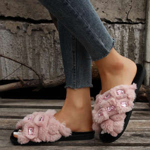 Manteau d'hiver européen pour femmes, pantoufles plates en fourrure, nouvelle mode, pantoufles d'intérieur pour l'automne et l'hiver, accessoires de mode pour femmes - Product Image 2