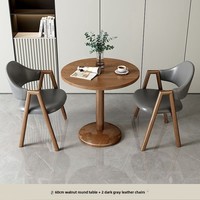 Table basse et chaise modernes et simples pour petit appartement, idéales pour balcon