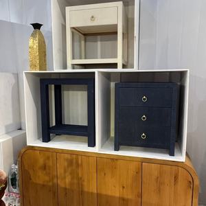 โต๊ะข้างเตียงไม้เนื้อแข็งแบบใหม่ ดีไซน์ทันสมัย พร้อมช่องเก็บของและผ้าหุ้มสำหรับบ้าน - Product Image 3