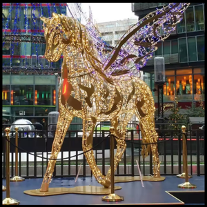 Decoraciones navideñas para exteriores, gran figura de Pegaso con luces LED, resistente al agua - Product Image 1