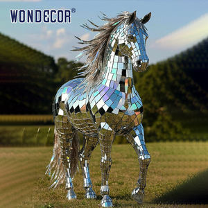 <span class=keywords><strong>Merveilles</strong></span> vente chaude conception personnalisée taille réaliste abstrait géométrique polyèdre super-héros atterrissage Sculpture en acier inoxydable - Product Image 3