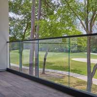 Système de balustrade de balcon en aluminium pour extérieur avec profil en U et garde-corps en verre trempé sans cadre