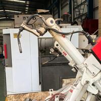Robot industriel ABB 6 axes d'occasion pour le soudage et la manutention, complet avec tous les accessoires, fabriqué en 2016