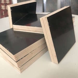 Vente en gros de contreplaqué de film brun 1220X2440MMX18MM Panneau de <span class=keywords><strong>coffrage</strong></span> de construction à usage hôtelier certifié ISO9001 à bas <span class=keywords><strong>prix</strong></span> - Product Image 5