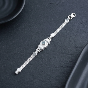 Bracelet porte-bonheur en argent Om Balpriya au design mignon pour bébés et jeunes enfants - Product Image 2
