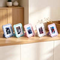 Bingkai Foto Mini ABS 3D Kreatif Bentuk Alien Bergelombang 3 Inci Warna Macaron untuk Pajangan Kamar Tidur