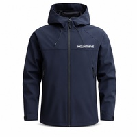 Veste Hardshell Homme Personnalisable avec Logo OEM, Capuche, Fermeture Éclair Intégrale, Poignets Ajustables, Poches Zippées, Idéale pour Randonnée et Trekking en Extérieur