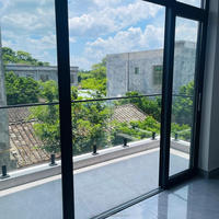 Système de garde-corps d'escalier en verre à montage latéral en acier inoxydable moderne pour villa