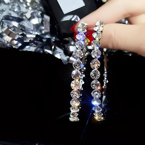 Orecchini a Cerchio Oversize con Cristalli Pavé per Donne, Accessori Eleganti e Alla Moda per Feste - Product Image 5