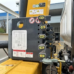 รถบรรทุก ISUZU 4x2 บรรทุกสินค้า 5 ตัน พร้อมเครนบูมตรง รถเครน รถบรรทุกติดเครน - Product Image 4