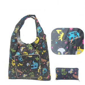 Bolsa de compras plegable de poliéster resistente al agua con estampado personalizado de fábrica de Vietnam, bolsa de compras plegable de nailon con dibujos animados - Product Image 5