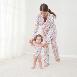 Ensembles de pyjamas assortis pour la famille Mommy Me : Combinaison bébé et pyjama femme en modal de bambou à taille élastique, motif floral uni, manches courtes - Product Image 3