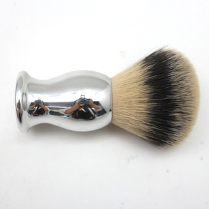 NOUVEAU <span class=keywords><strong>Brosse</strong></span> à raser pour hommes en poils synthétiques <span class=keywords><strong>vegan</strong></span> avec manche en plastique et placage argenté, marque privée - Product Image 4