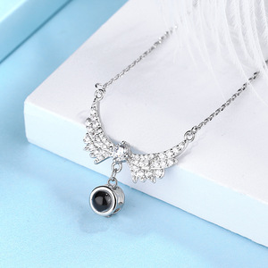 Hot 100 lingue <span class=keywords><strong>ti</strong></span> <span class=keywords><strong>amo</strong></span> collana con ciondolo a proiezione coppia personalizzata collana con ali d'<span class=keywords><strong>angelo</strong></span> collana con Designer di gioielli di moda - Product Image 4