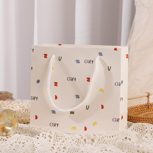 Ensemble de boîtes cadeaux rigides avec impression alphabet mignonne, sac en papier assorti, ficelle et étiquette suspendue pour emballage de cadeaux d'anniversaire ou de fêtes - Product Image 4