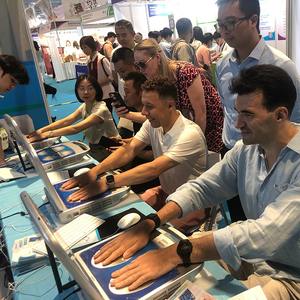 Doutor Pó Metatron Medic 3D Corpo Inteiro Chinês Meridian Diagnóstico Analisador de Saúde Infantil Quantum + AI Tecnologia Sem Fio ABS - Product Image 4