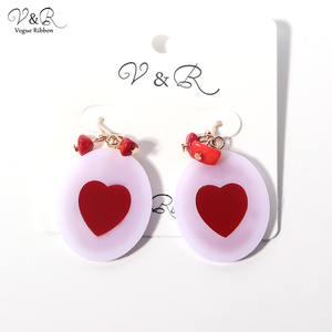 Día de San Valentín regalo de Navidad rojo de joyería de resina acrílica Lucite corazón chapado en oro pendientes para mujer - Product Image 4