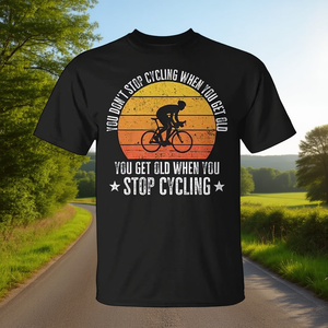 T-shirt Premium Old Cyclist pour les cyclistes, vêtements promotionnels motivants pour les seniors actifs - Product Image 3
