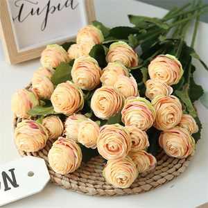 QSLH V884 Fleur de renoncule artificielle en soie à 3 têtes, tige unique, blanche, pour mariage - Product Image 2