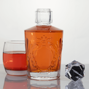 Botellas <span class=keywords><strong>de</strong></span> vidrio al mejor <span class=keywords><strong>precio</strong></span> Botella <span class=keywords><strong>de</strong></span> licor con patrones <span class=keywords><strong>de</strong></span> alivio exquisitos <span class=keywords><strong>Tequila</strong></span> Whisky Brandy Vodka RUM JIN 500ml - Product Image 2