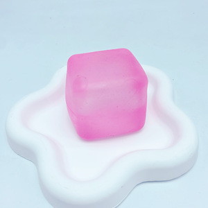 Jouet sensoriel populaire anti-stress en forme de flocon de neige carré, en maltose, pour enfants - Product Image 3
