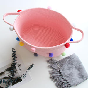 Articles de rangement faits à la main au crochet boîtes de salle de bain chambre et salon bols et paniers petits pompons - Product Image 6