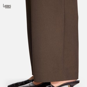 Nuova Collezione Primavera 2026 per Donne Musulmane: Set Modesto con Blusa a V in Poliestere/Cotone Traspirante - Product Image 4