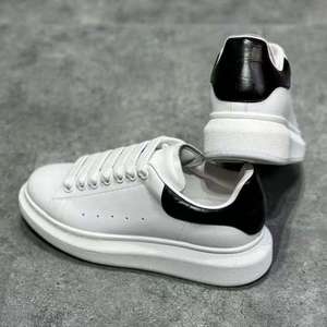 Sneakers rétro de luxe pour hommes, chaussures de marche de haute qualité pour femmes, marque de mode, imperméables et adaptées à la saison hivernale - Product Image 1