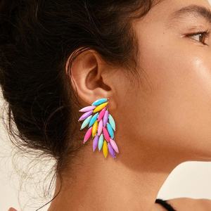 Boucles d'oreilles pendantes tendance pour femmes, motif ailes de diamant, plaqué or, alliage de cuivre, nouvelle collection, incrustation de plumes, style européen et américain - Product Image 4