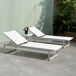 Chaise longue de piscine en aluminium à mailles, robuste et réglable, pour usage commercial et hôtelier, personnalisable B2B - Product Image 1