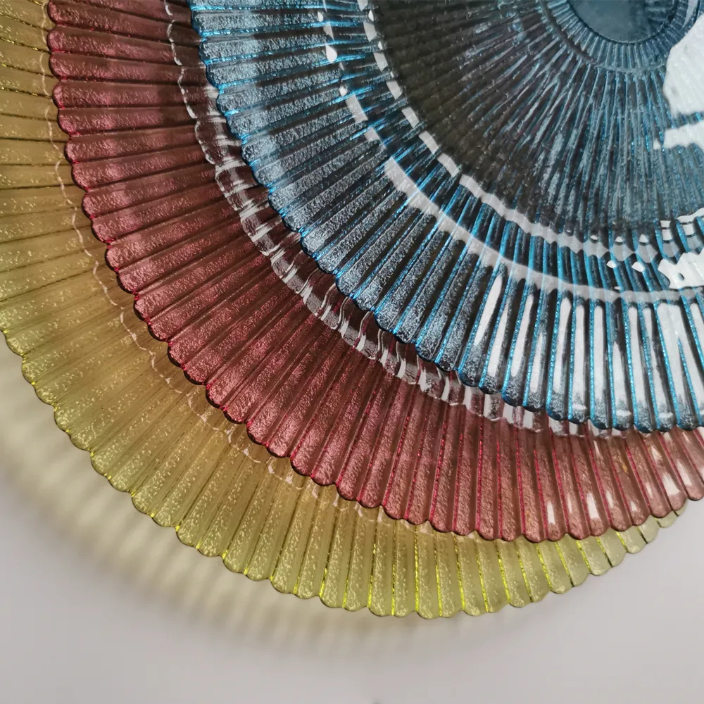 INT Geschirr mehrfarbige Glas Hochzeit Ladegerät Platte überbackene Ray geprägt Ladegeräte Dekoration für die Hochzeit