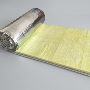 Rouleau d'isolation en <span class=keywords><strong>laine</strong></span> <span class=keywords><strong>de</strong></span> <span class=keywords><strong>verre</strong></span> <span class=keywords><strong>avec</strong></span> dos en aluminium, réfléchissant la chaleur, résistant à l'humidité, valeur R, pour grenier et cavité murale - Product Image 1