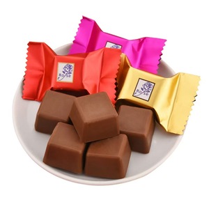 Bonbons sucrés fourrés au <span class=keywords><strong>chocolat</strong></span>, utilisant des bonbons et des chocolats en boîte cadeau. Vente en gros directement de l'usine chinoise. - Product Image 1