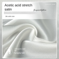 Tissu tissé uni léger et respirant 26,5 mm 20 % Soie de mûrier 75 % Acétate 5 % Élasthanne 140 Satin FD6618
