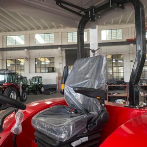 Hot-selling 4WD wheeled plowing tractor, 80HP, strong power, landscaping tractor - Product Image 3