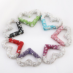 2025 Venta caliente hueco cuatro hojas forma de trébol encanto diamantes de imitación cuentas de arcilla suave para pulsera teléfono caso Beadable llavero - Product Image 3